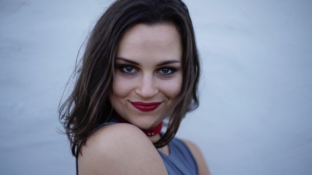 smiling woman, ffs