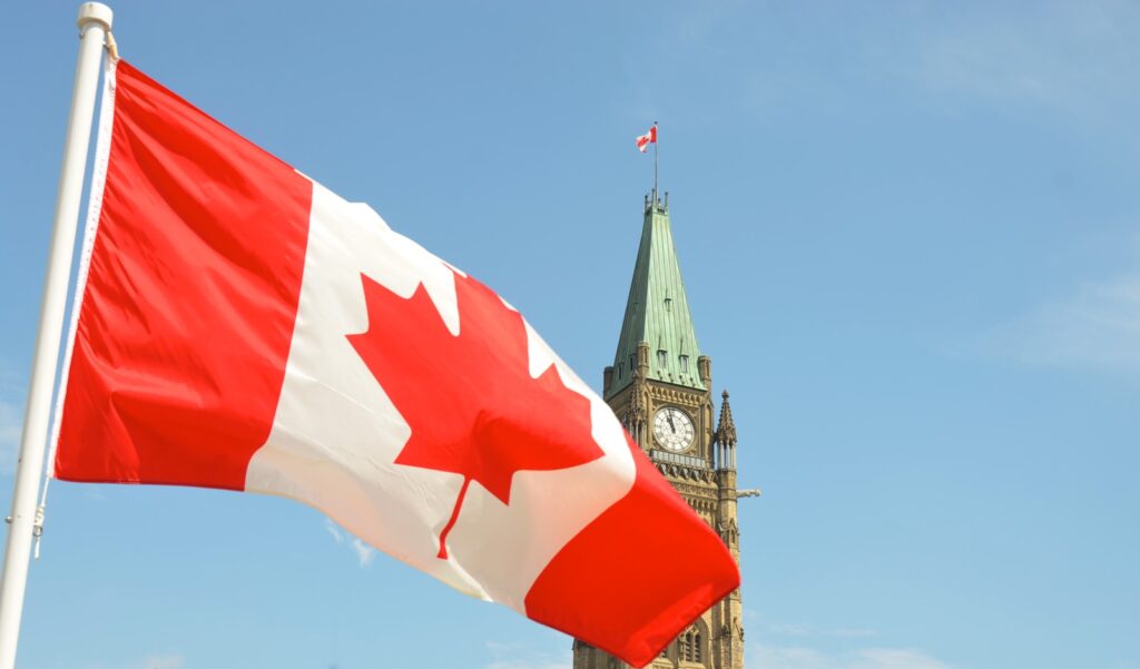 Cirugía de feminización facial en Canadá frente a Turquía: costo y elección. bandera de canadá