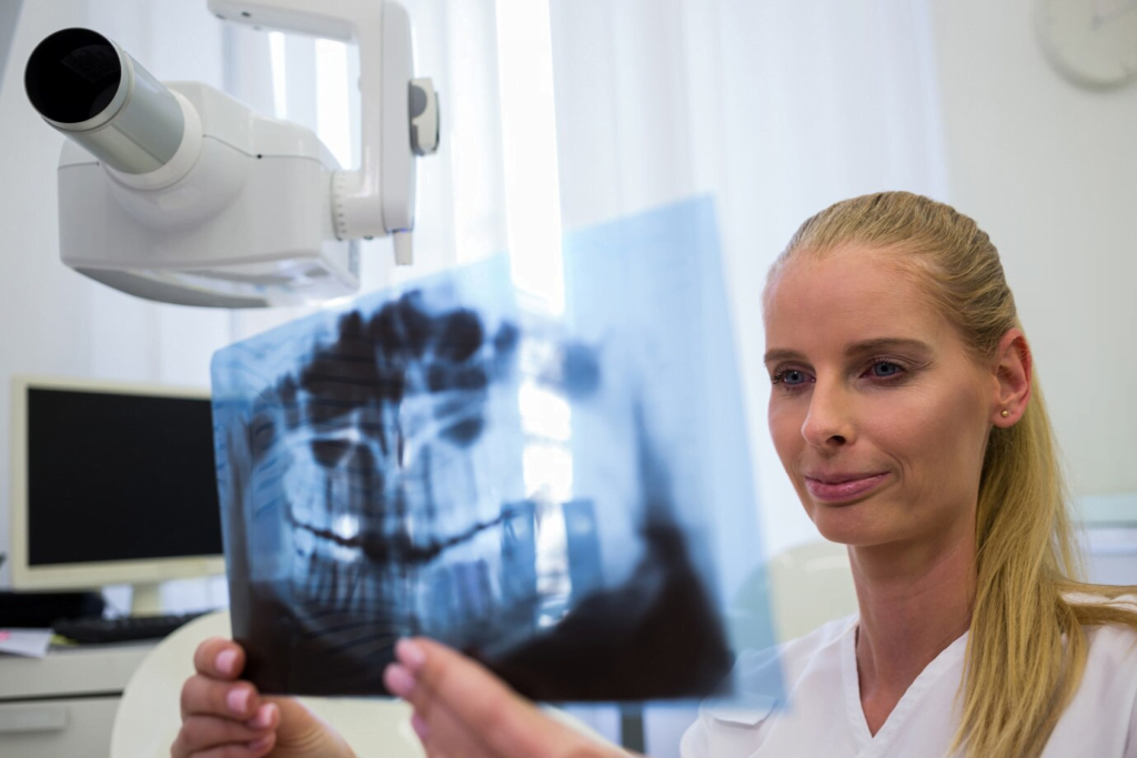 Çene implantı prosedürü tam olarak neyi içerir?