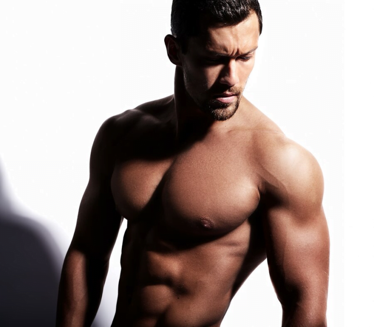 ¿Cuáles son los procedimientos específicos involucrados en la cirugía de masculinización corporal?