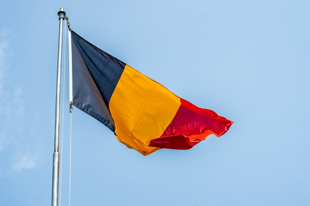 bandera roja amarilla y azul
